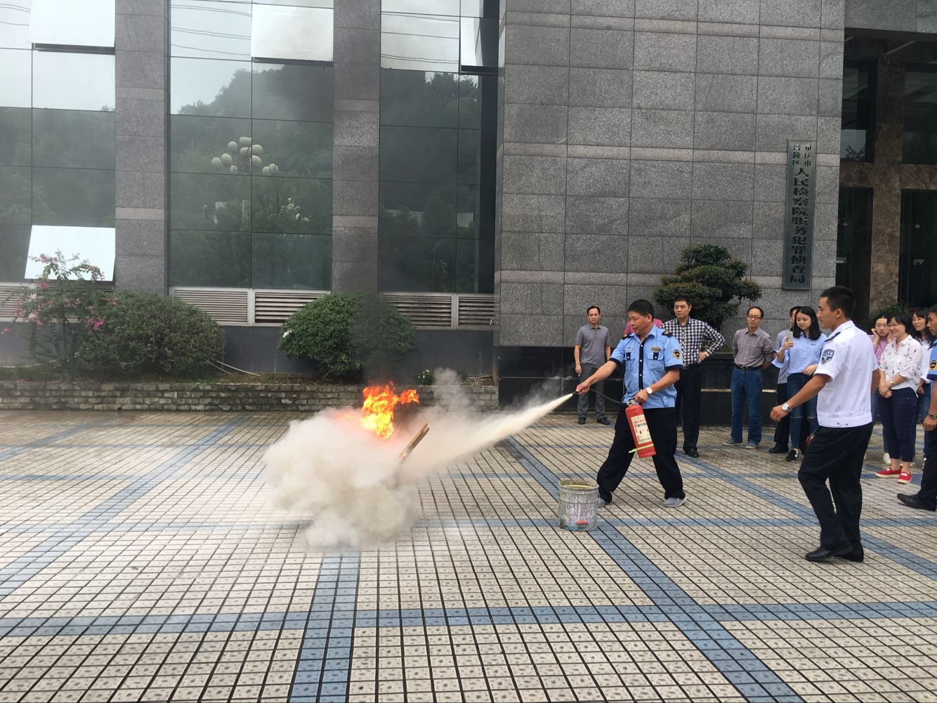 消防应急预案_<a href=http://www.16fw.com/zjfw/xxgzzj/ target=_blank class=infotextkey>学校</a>消防安全<a href=http://www.16fw.com/gzzd/ target=_blank class=infotextkey>制度</a> 灭火和应急疏散预案_网吧消防应急疏散预案