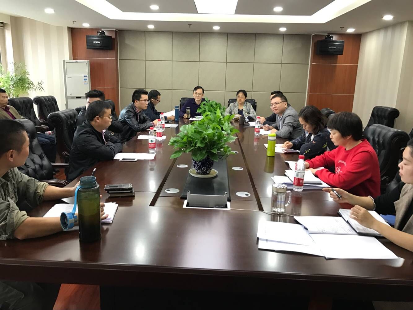 伟航公司召开中心组学习扩大会深入学习全国和重庆市
